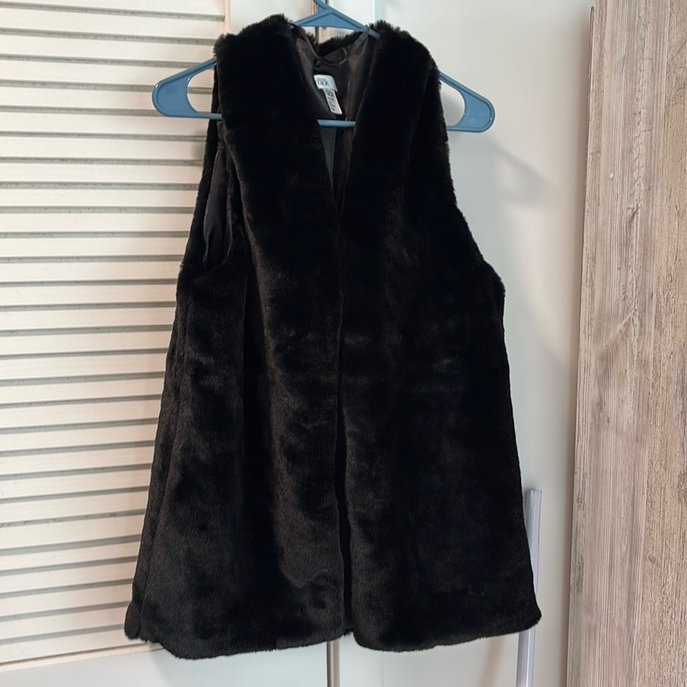 NWOT black fleece vest